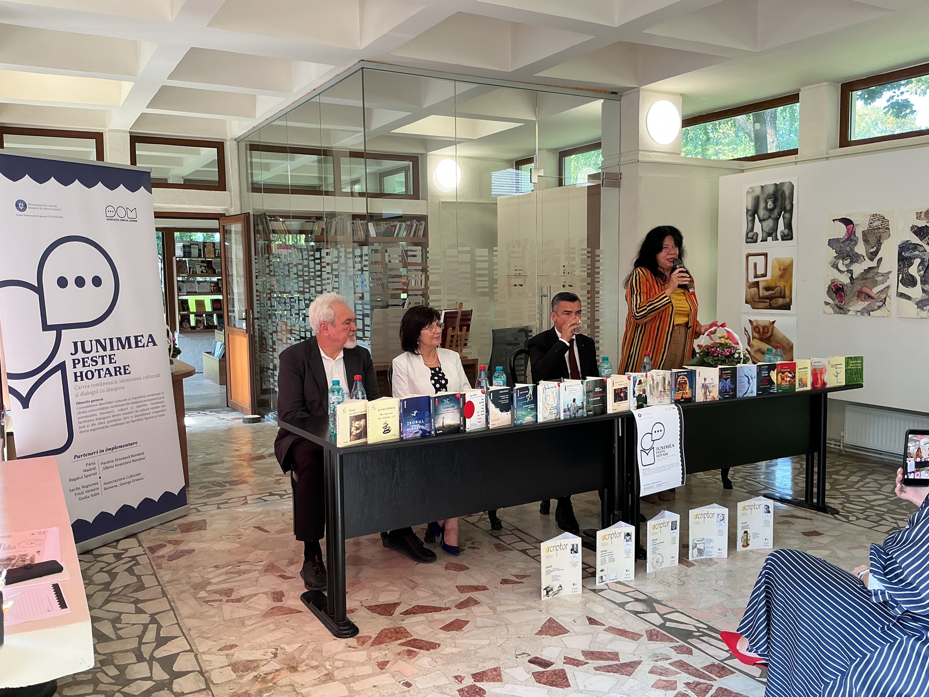 Vorbitorii conferinței de deschidere la Editura Junimea.